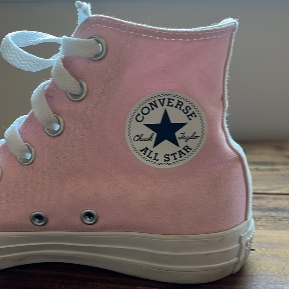 Women’s Converse Chuck Taylor Sneakers - Size 5 1/2 - Picture 7 of 7